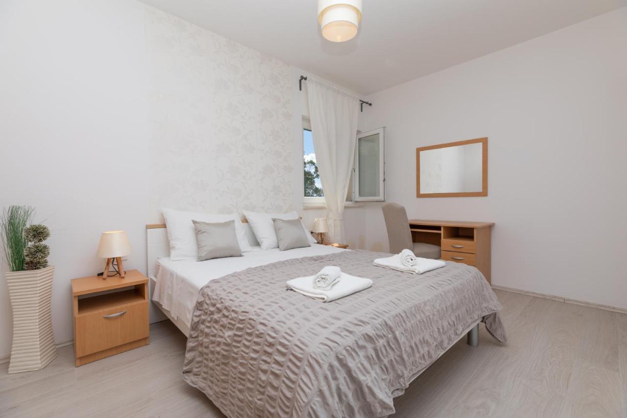 Apartments Villa Carica B&B มีมิตเซ ภายนอก รูปภาพ