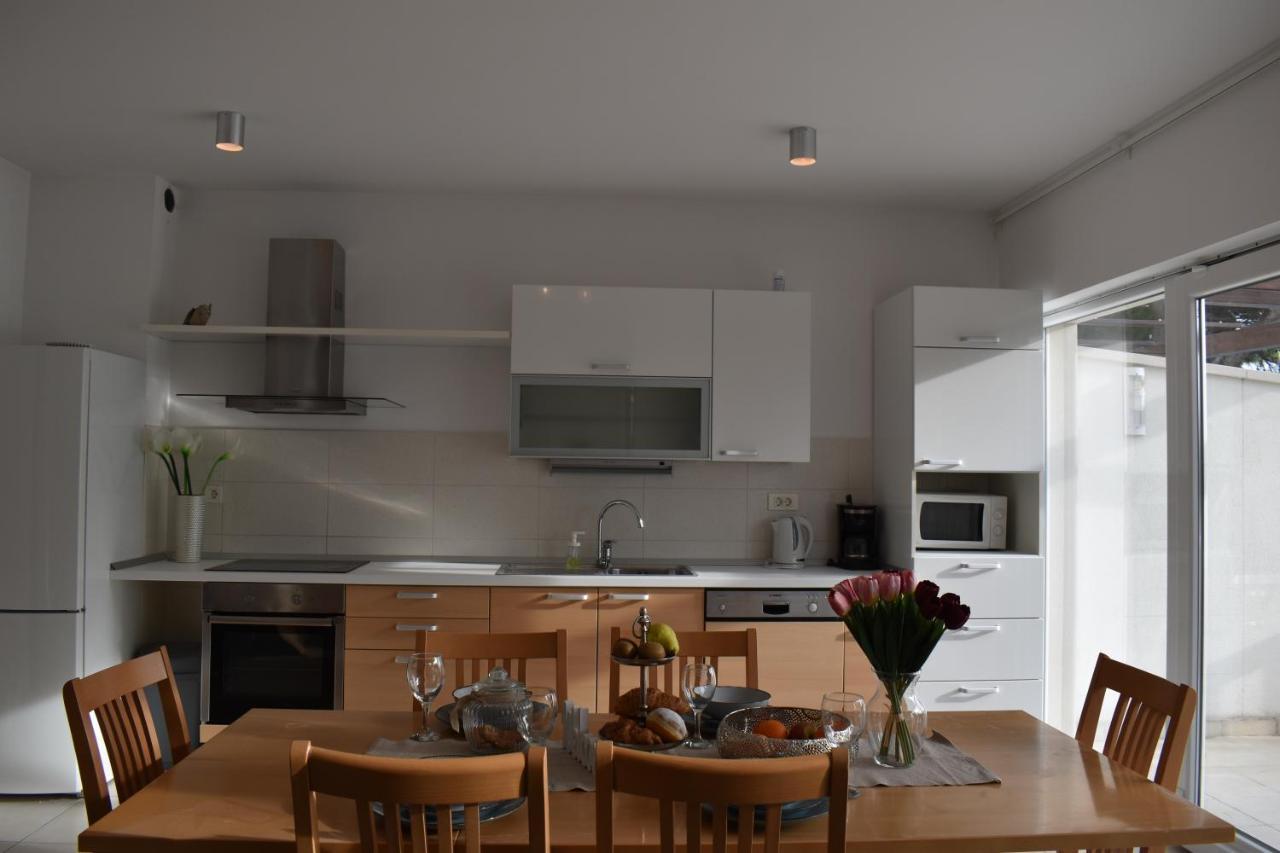 Apartments Villa Carica B&B มีมิตเซ ภายนอก รูปภาพ